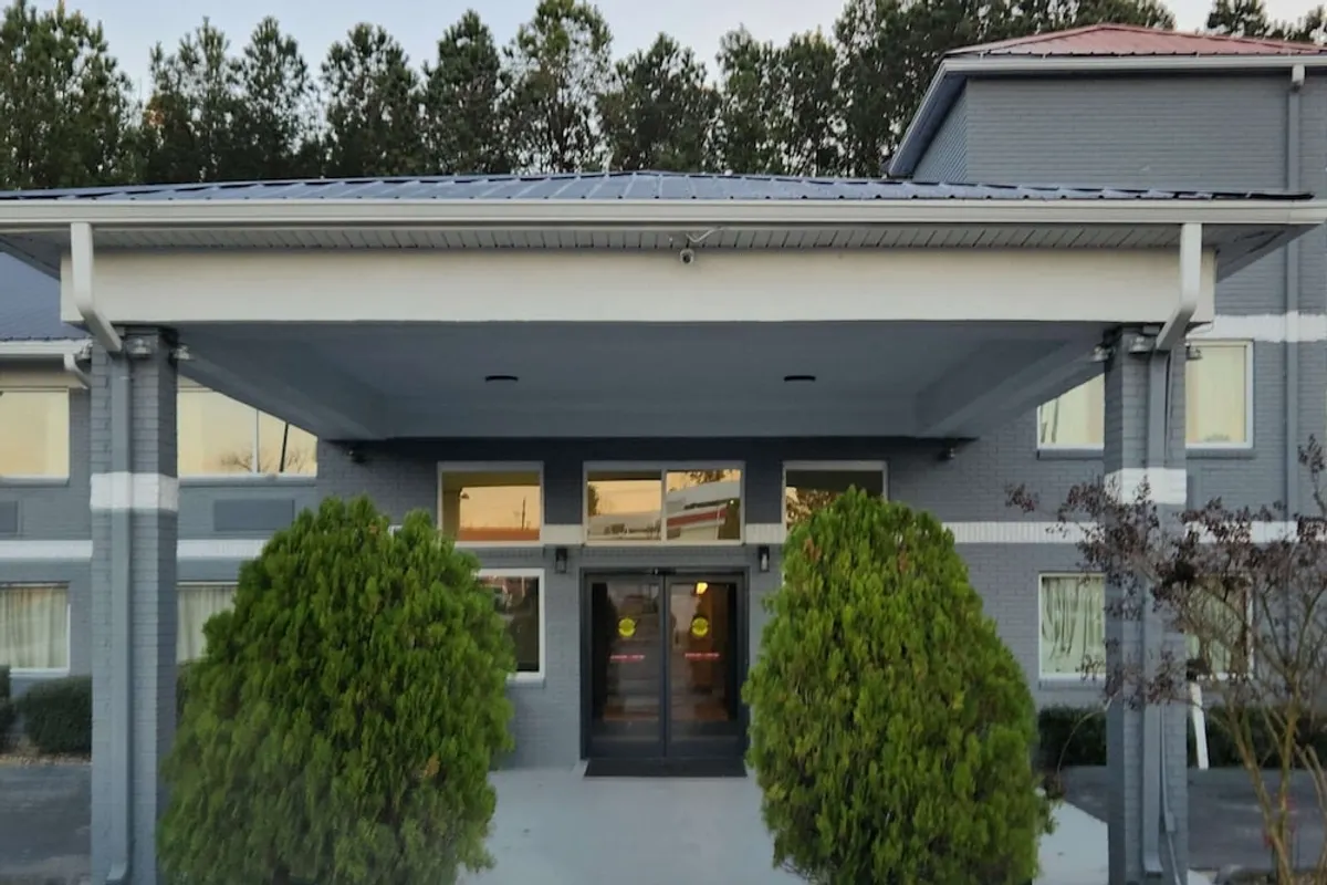 Image of Econo Lodge Inn & Suites