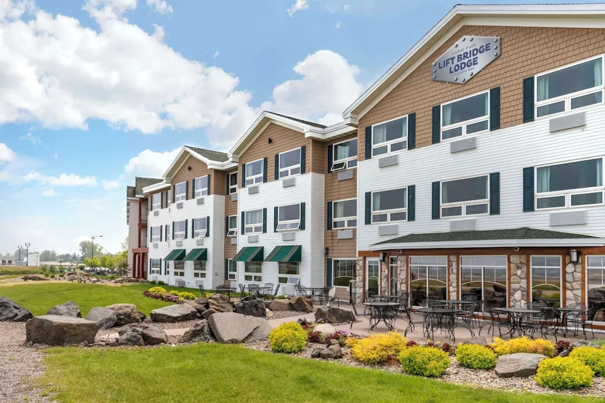 Image of Comfort Suites Canal Park