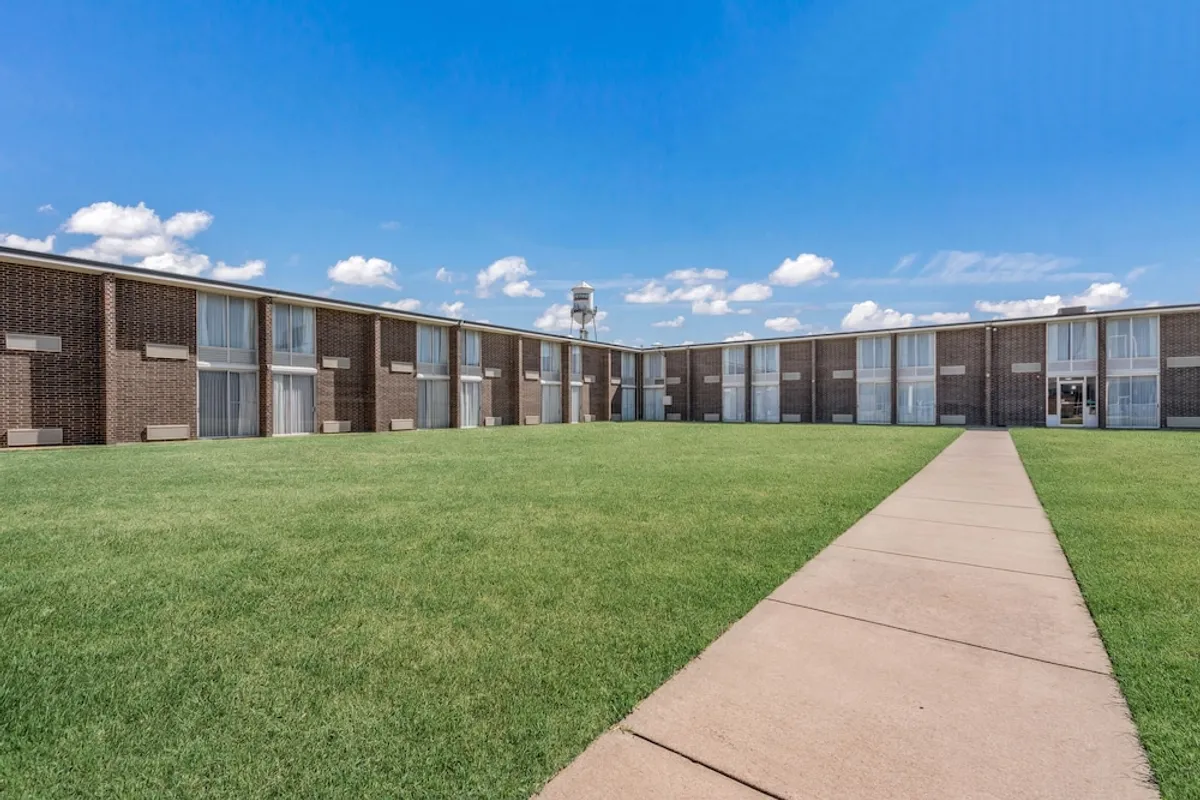 Image of Clarion Inn & Suites Convention Center Near Bricktown