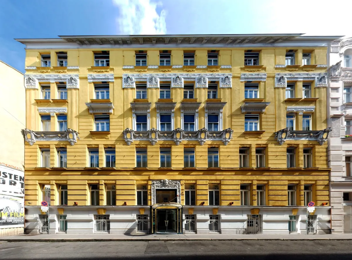 Image of Carlton Opera