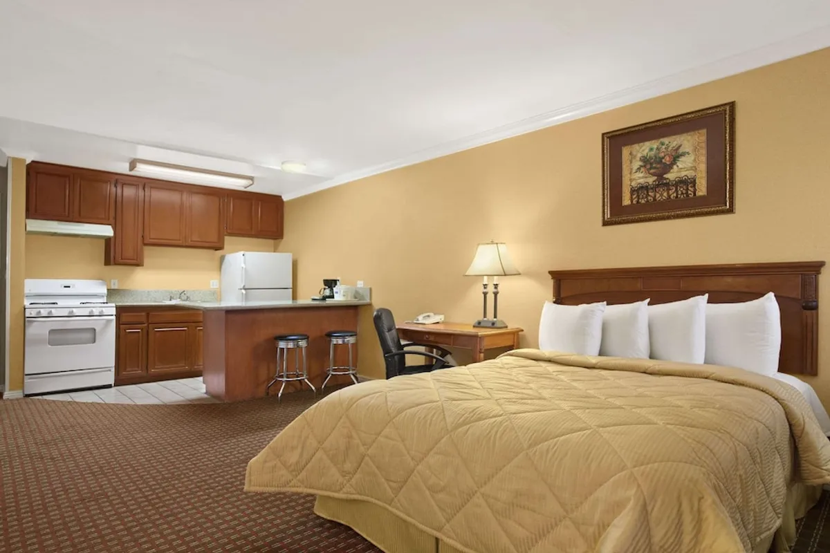 Image of Travelodge Inn & Suites by Wyndham Gardena CA