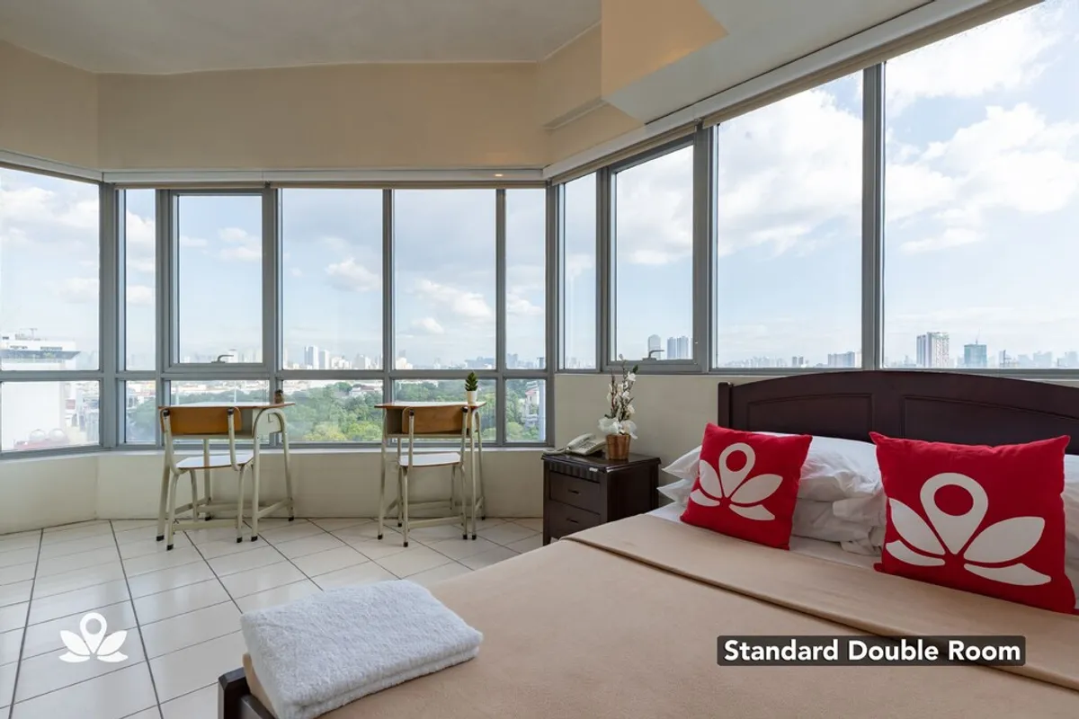 Image of Golden Panda Dormtel