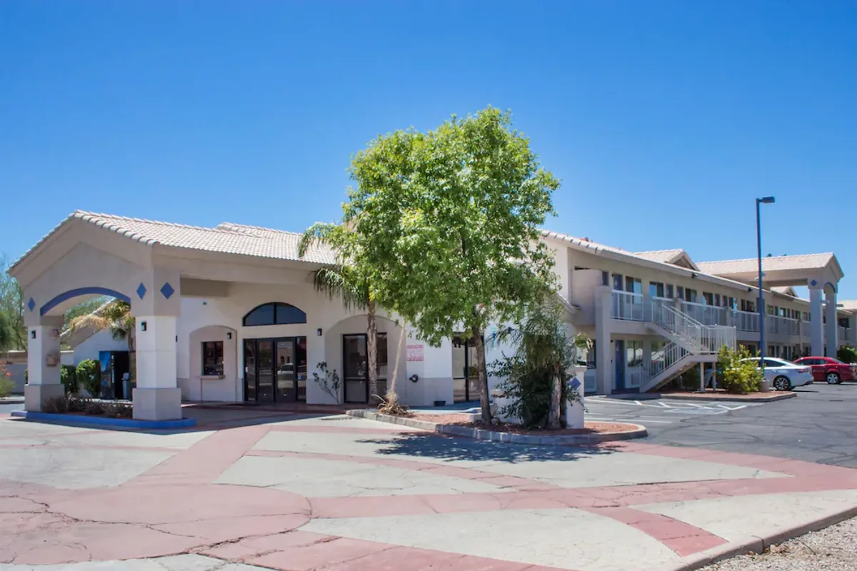 Image of Apache Inn