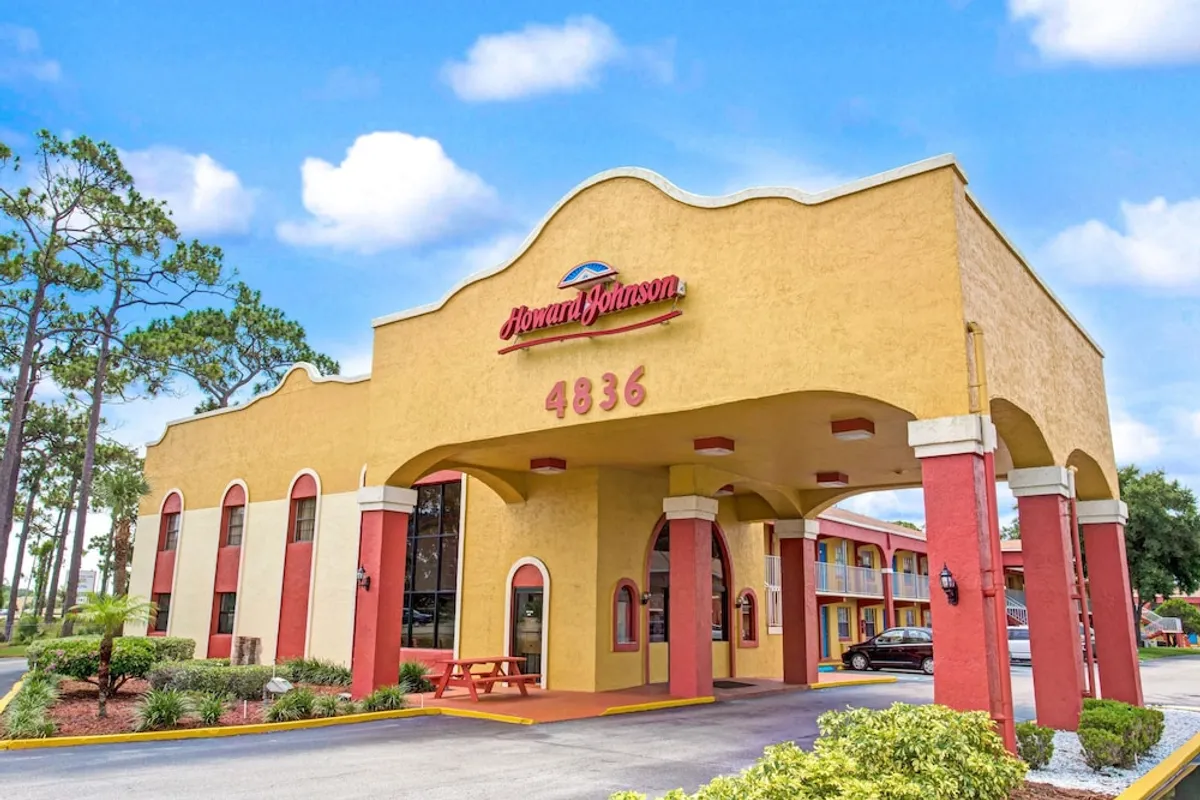 Image of Howard Johnson by Wyndham Lake Front Park Kissimmee