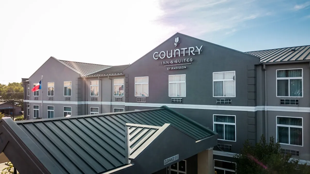 Image of Country Inn & Suites by Radisson, Austin-University, TX