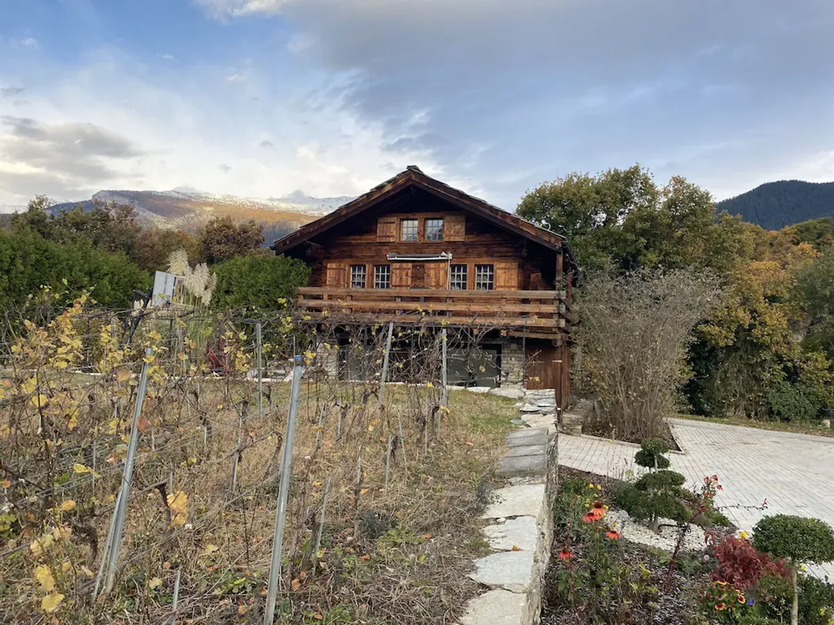 Image of chalet à Savièse en bordure de forêt
