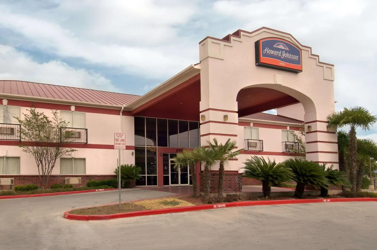Image of Howard Johnson Hotel & Suites by Wyndham San Antonio