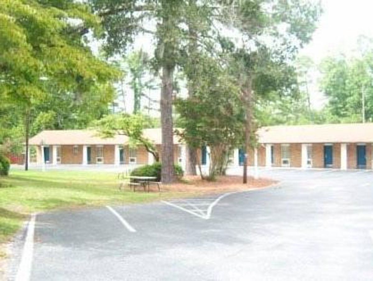 Image of Azalea Inn & Suites