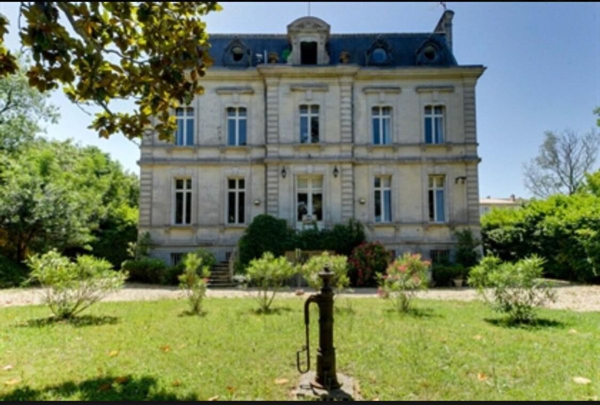 Image of Beautiful mansion in heart of Bordeaux vineyards