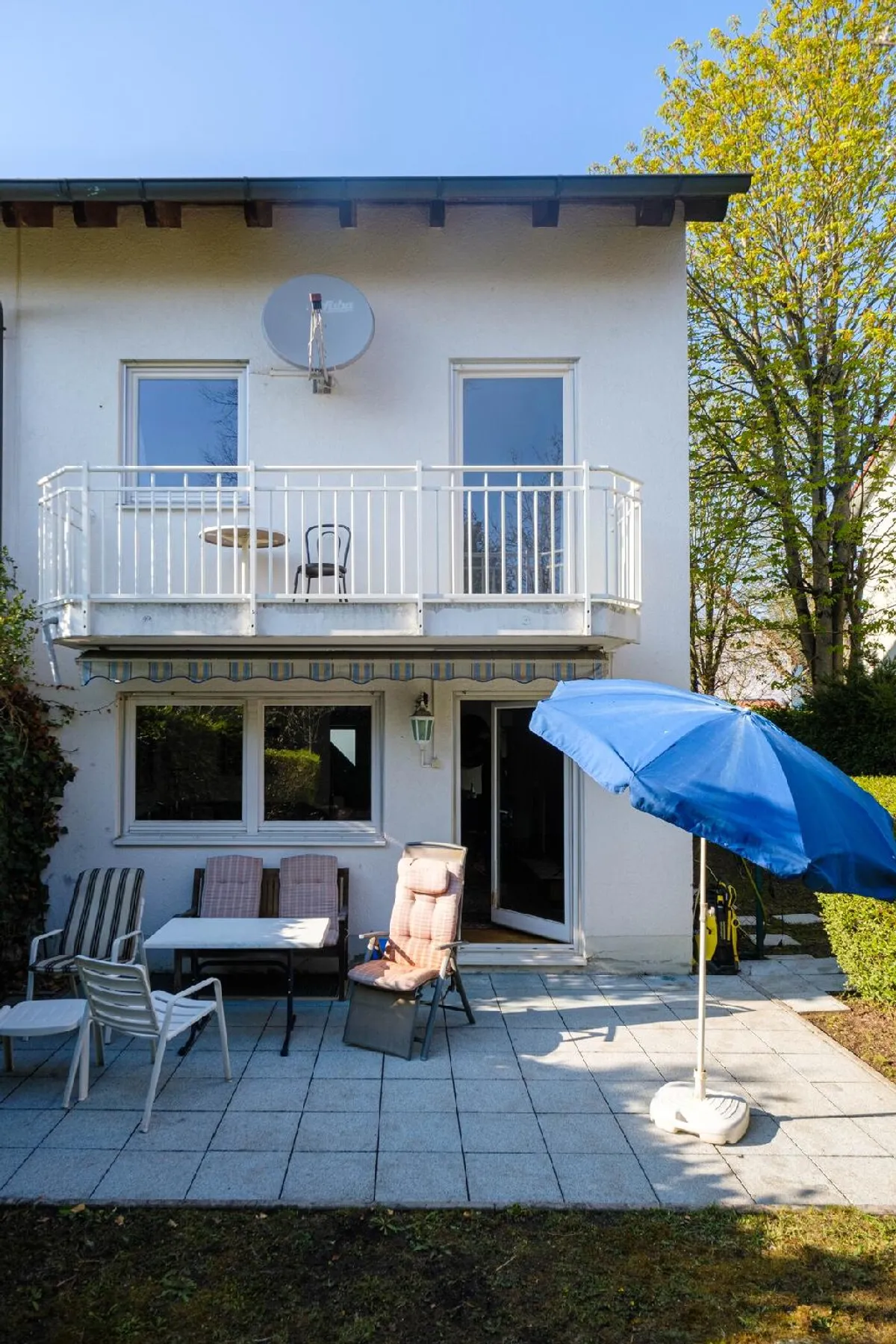Image of House close to BMW FIZ