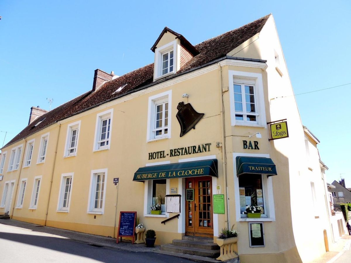 Image of Logis hôtel restaurant Auberge de la Cloche