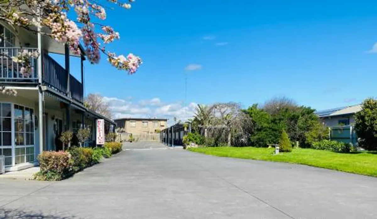 Image of Mid Valley Motel