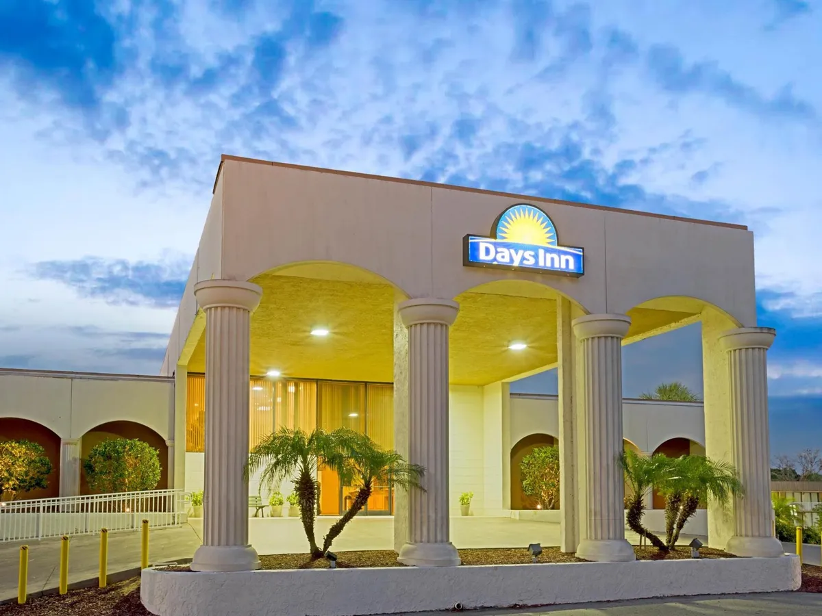 Image of Days Inn & Suites by Wyndham Clermont