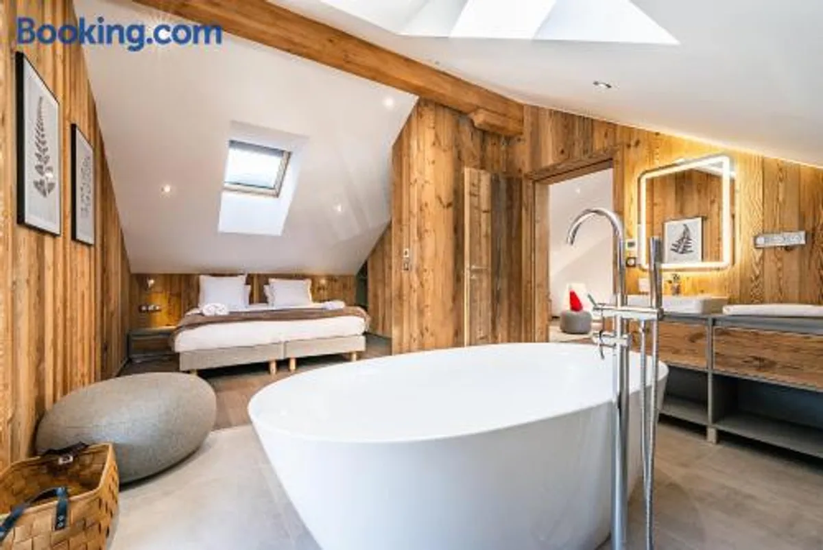 Image of Le Globe Argentière Chamonix - by EMERALD STAY