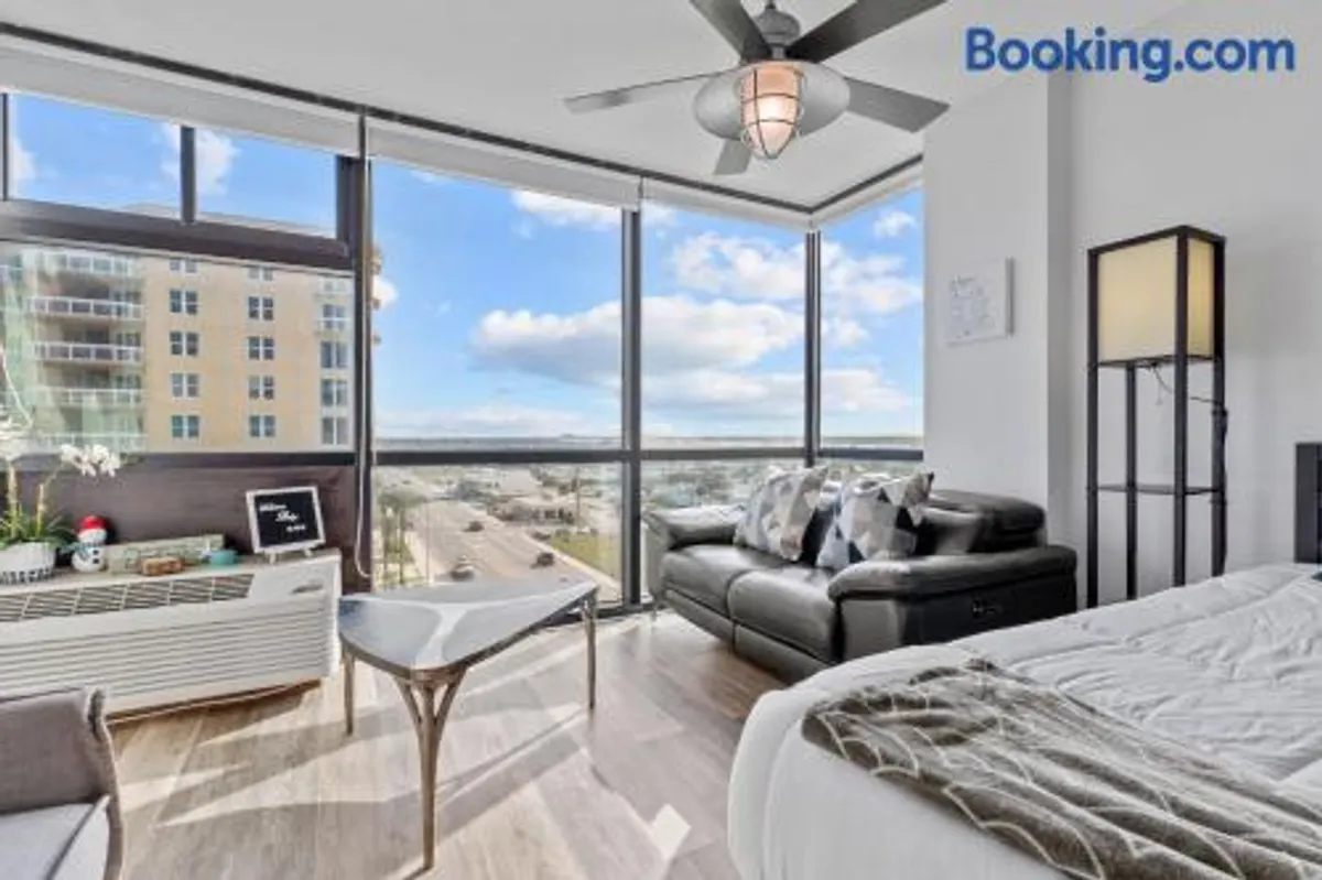 Image of oceanside inn