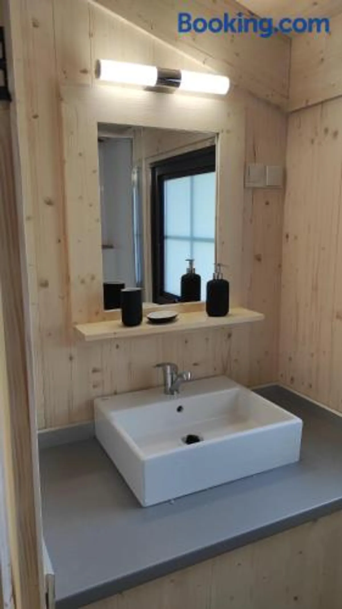 Image of Lacustra Cabanes accessibles en canoé et Chalets tout confort
