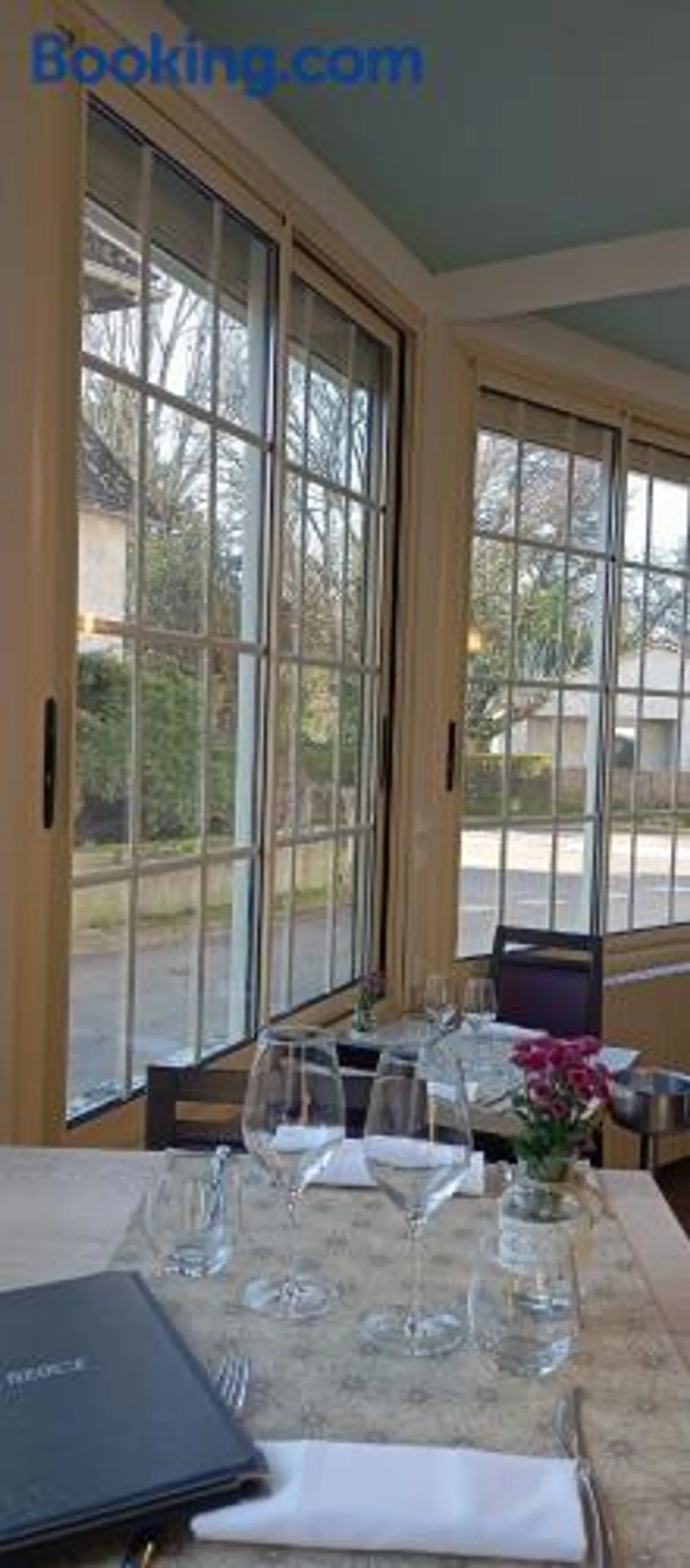 Image of Logis Hôtel Restaurant La Vieille Auberge, Art and Gallery