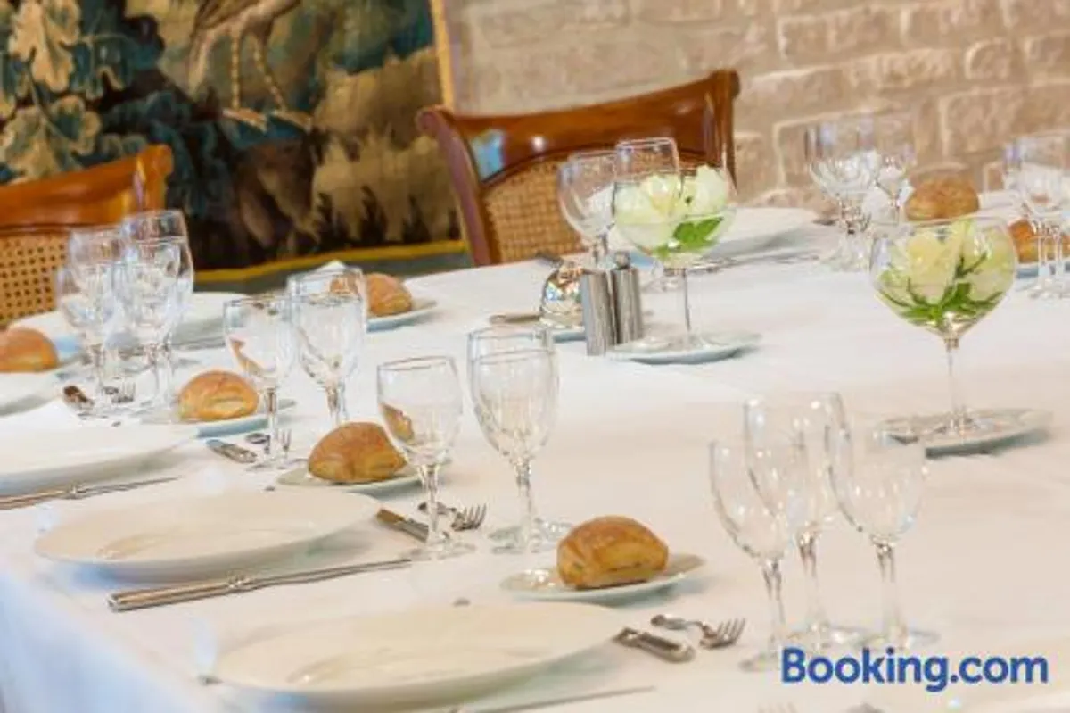 Image of Logis Hôtel Restaurant Le Dauphin et Le Spa du Prieuré