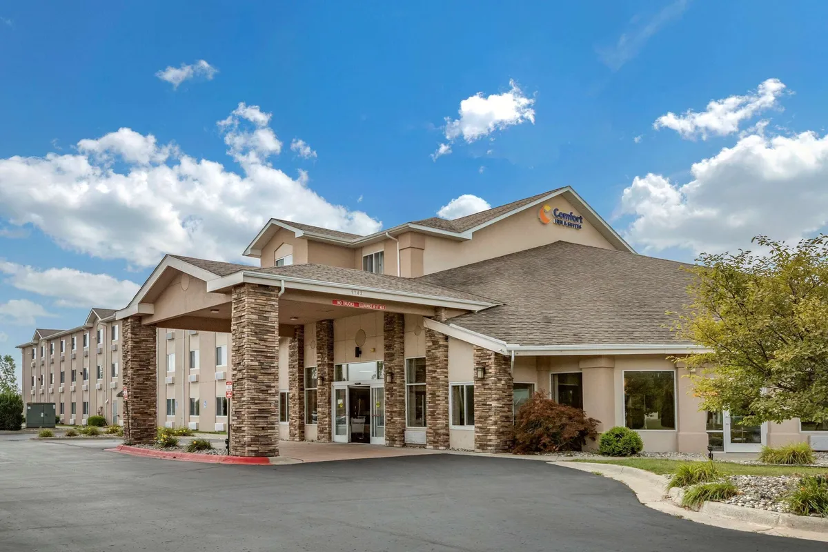 Image of Comfort Inn & Suites Dimondale - Lansing