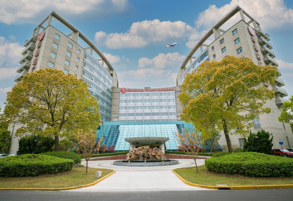 Image of Ramada Plaza Shanghai Pudong Airport - 3 mins to PVG depature floor & check entrance with hotel shuttle