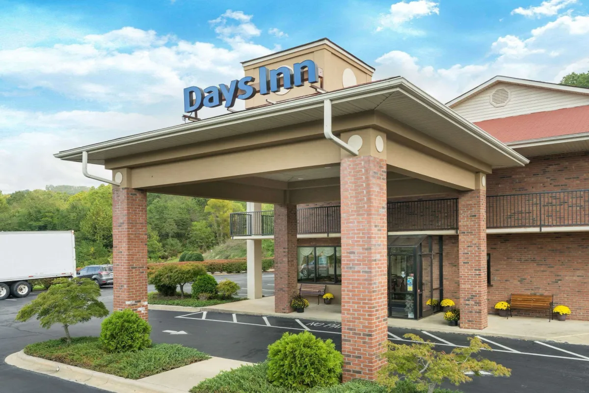 Image of Days Inn by Wyndham Asheville Downtown North