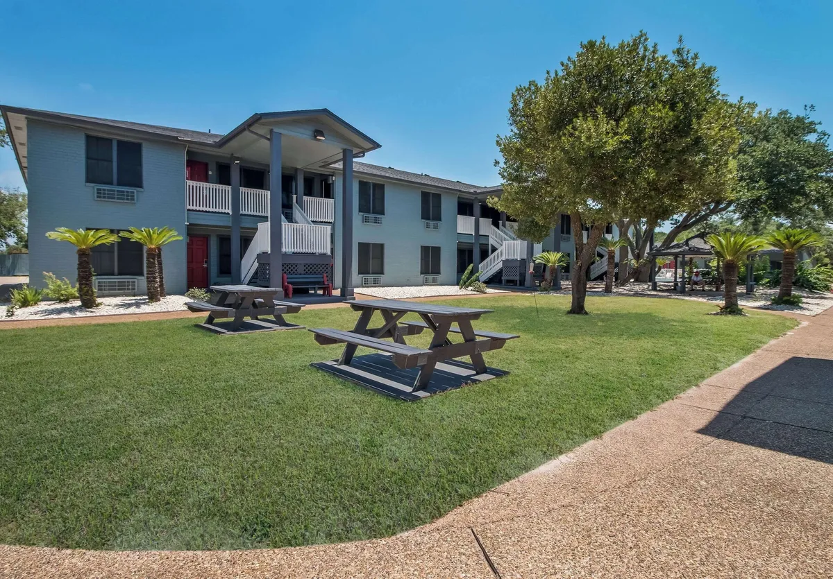 Image of Econo Lodge Inn & Suites Fulton - Rockport