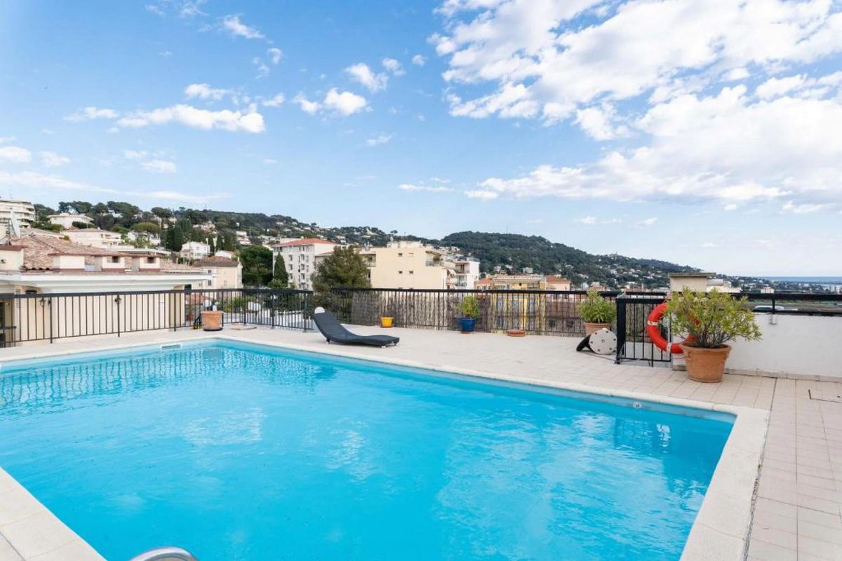 Image of Adonis Cannes - Hôtel Thomas