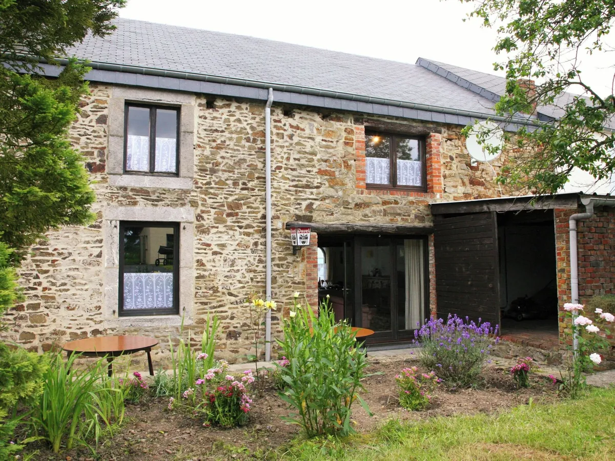Image of Cottage in Winenne with Garden