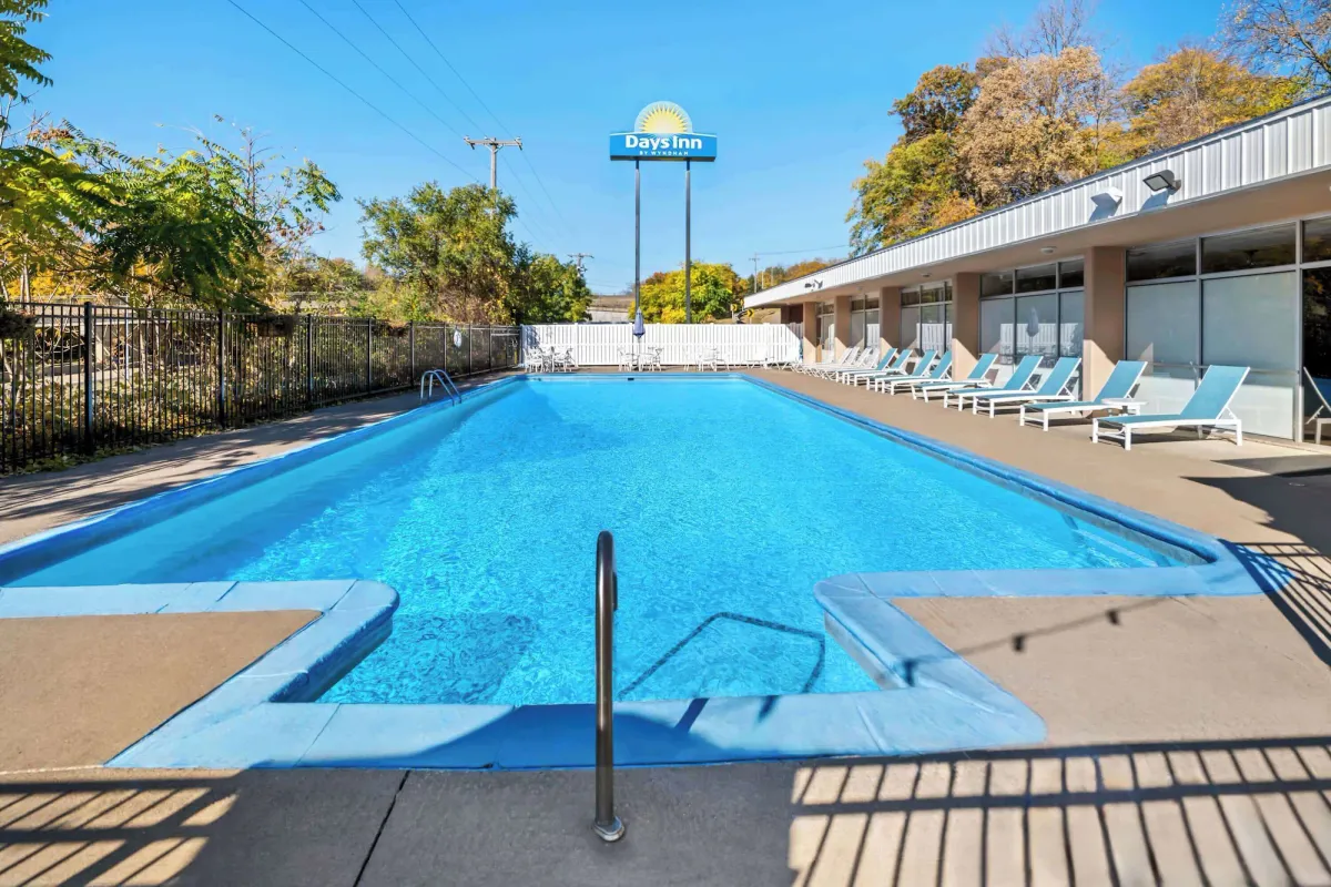 Image of Days Inn by Wyndham Dubuque