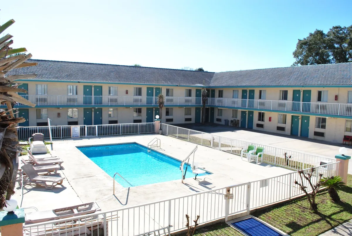 Image of Coconut Grove Motor Inn