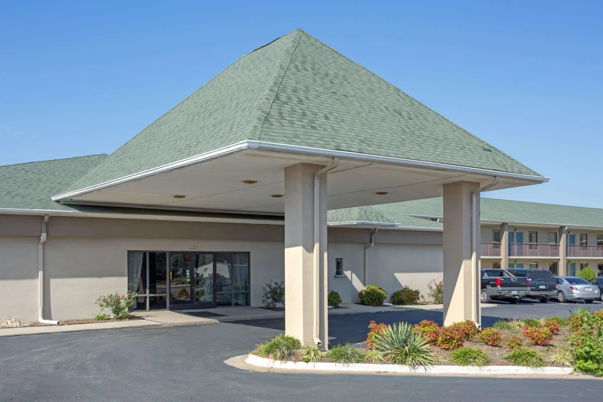 Image of Super 8 by Wyndham Dunn