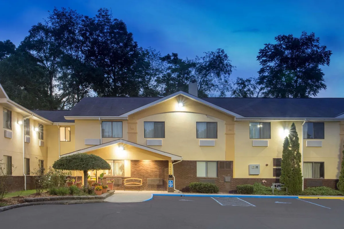 Image of Super 8 by Wyndham Radford VA