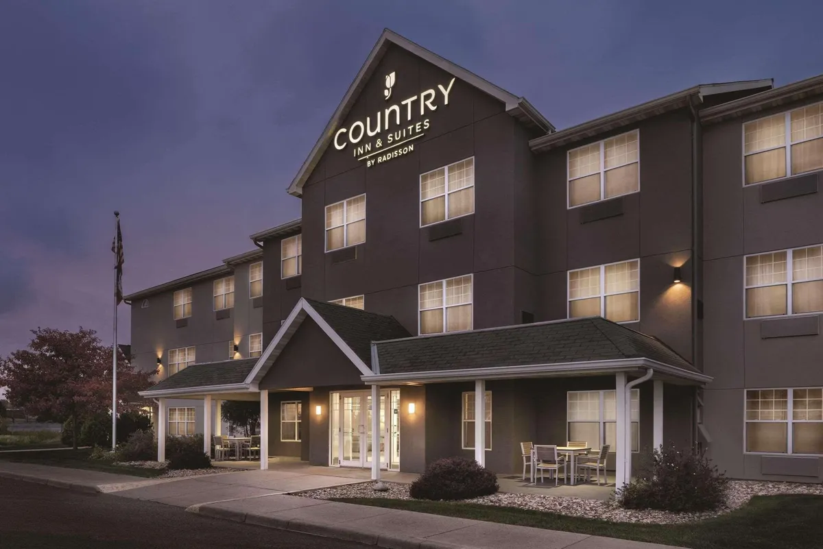 Image of Country Inn & Suites by Radisson, Waterloo, IA