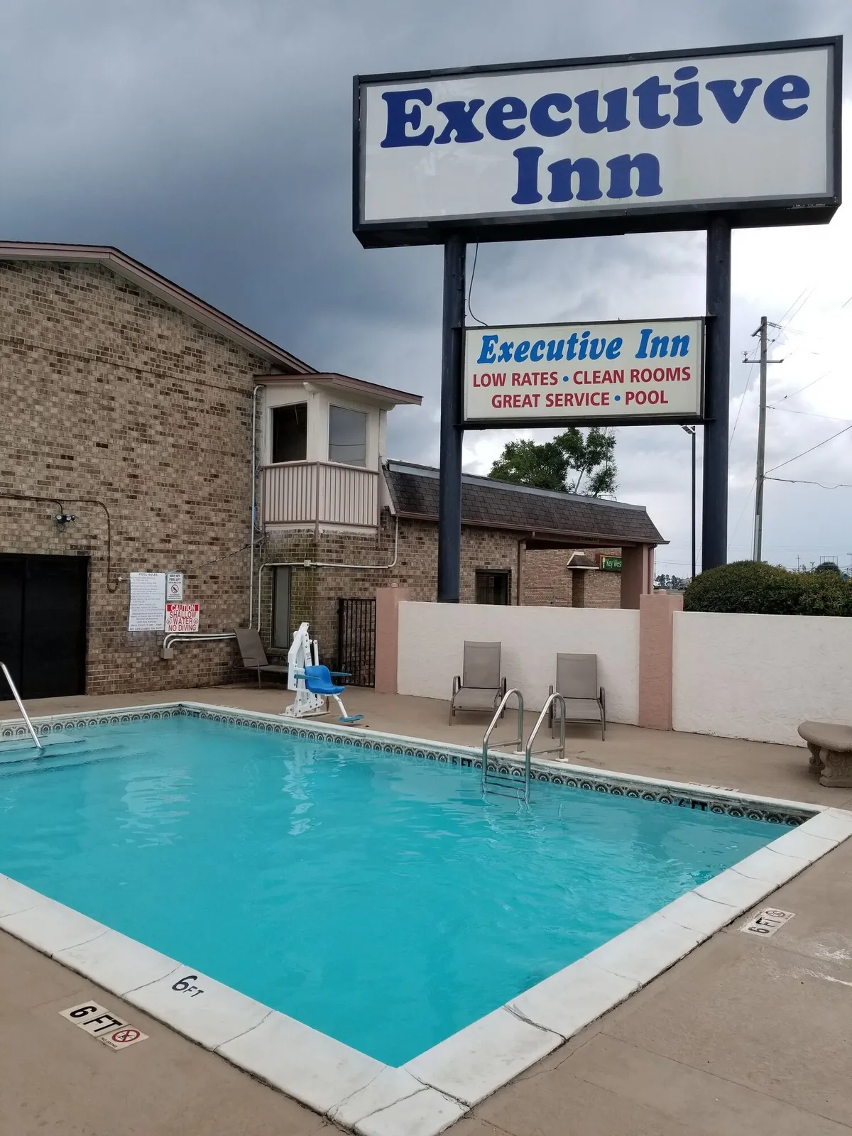 Image of Executive Inn