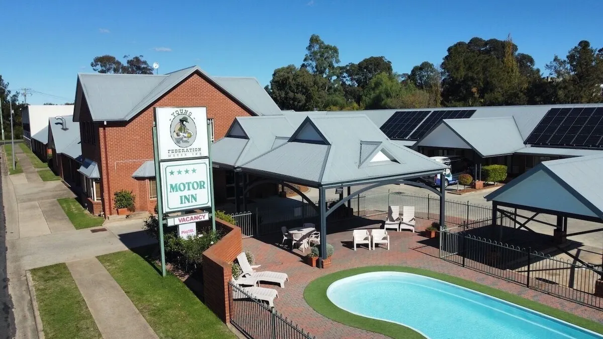 Image of Young Federation Motor Inn and Services Club