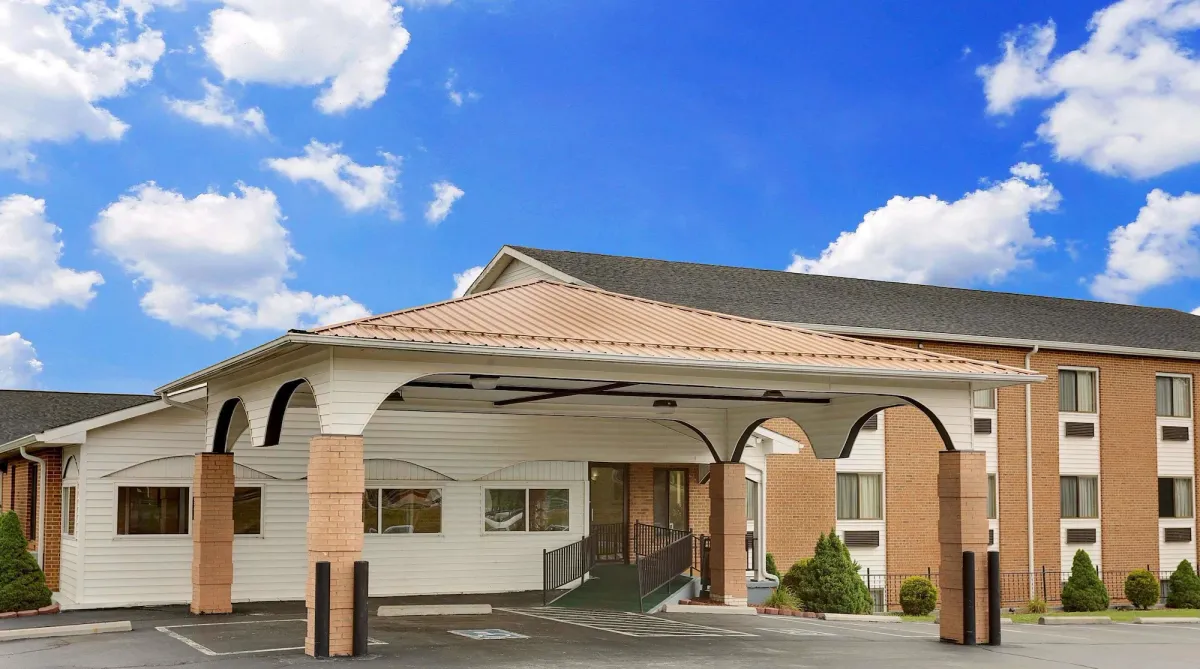 Image of Super 8 by Wyndham Hillsville