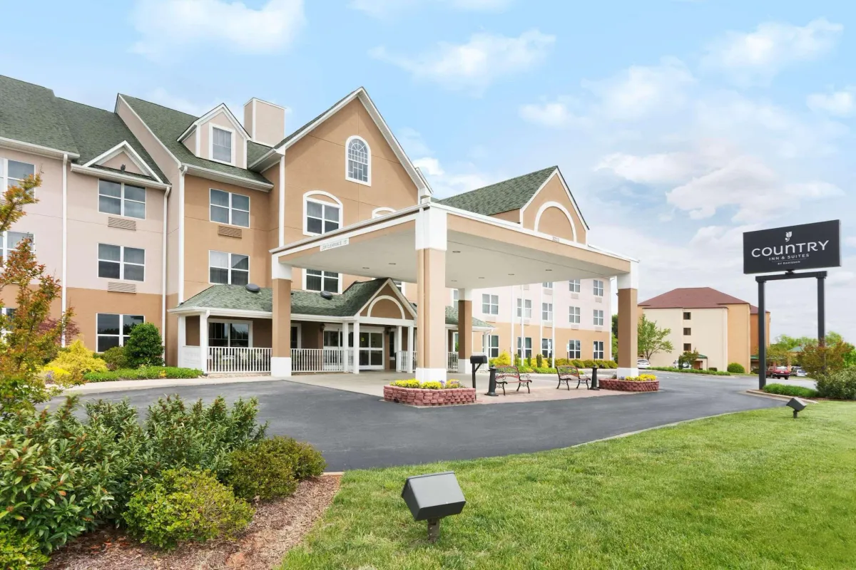Image of Country Inn & Suites by Radisson, Burlington Elon , NC