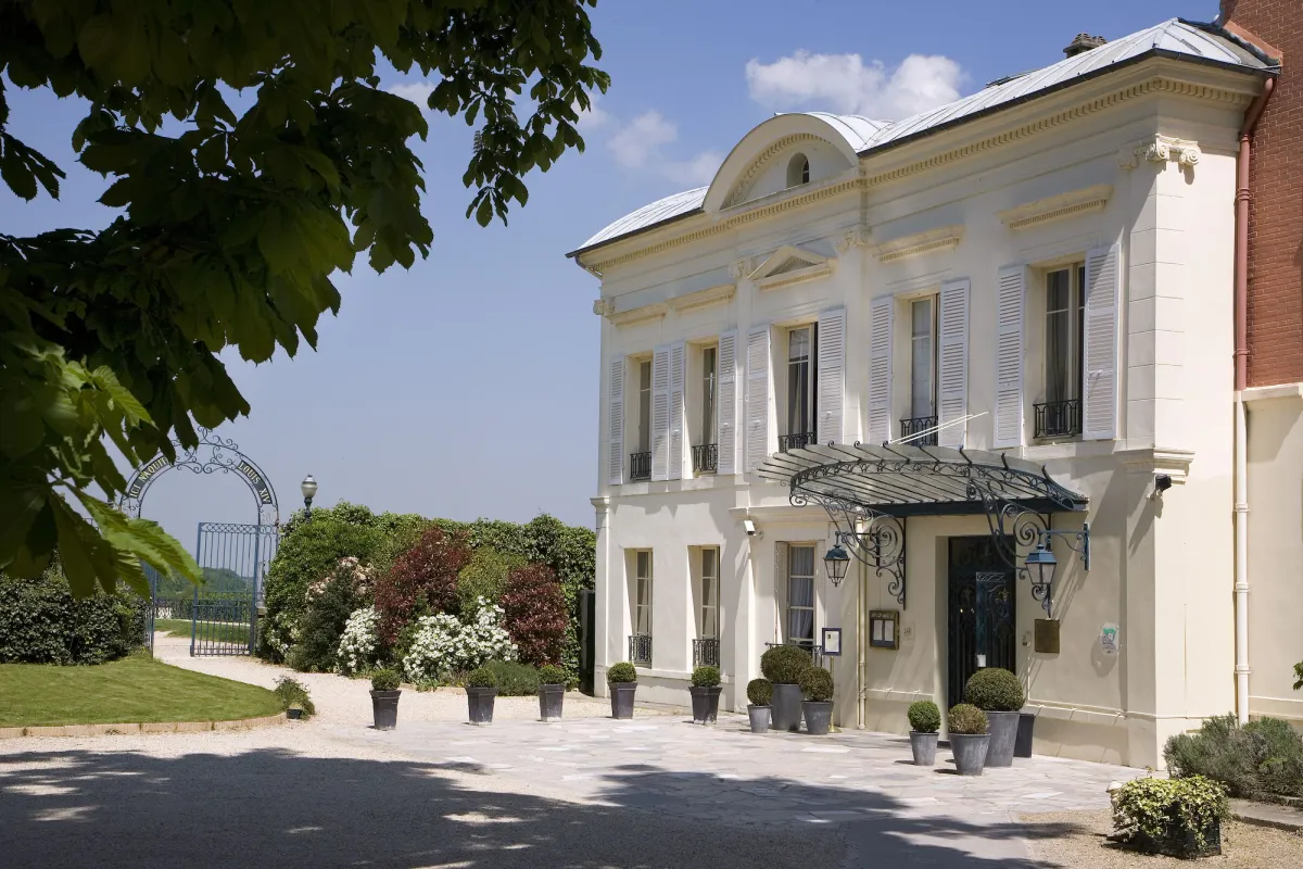 Image of Pavillon Henri IV Hotel Restaurant Gastronomique Terrasse