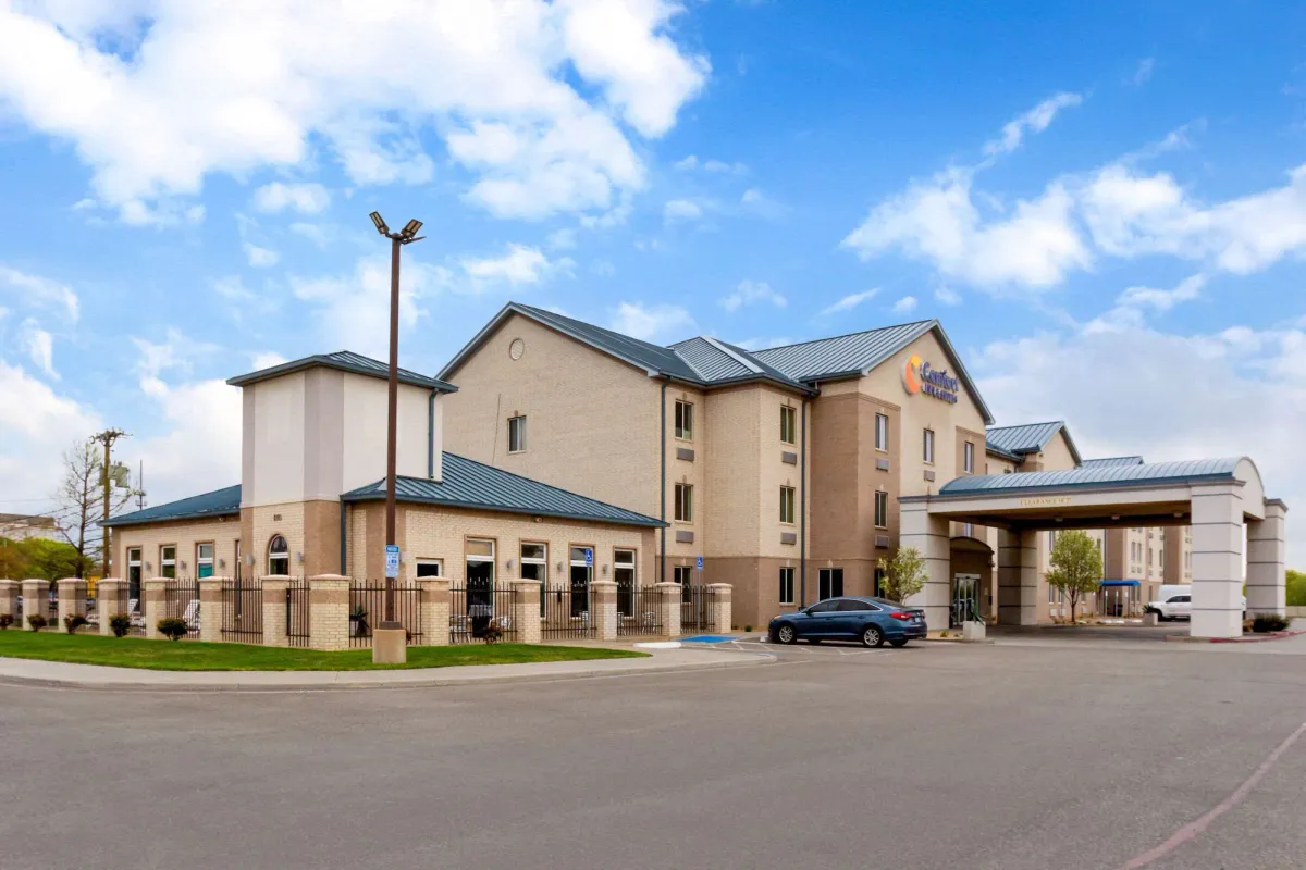 Image of Comfort Inn & Suites