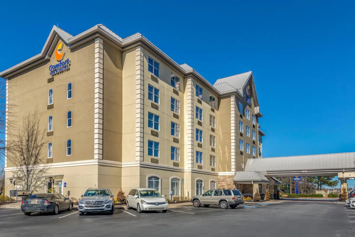 Image of Comfort Inn & Suites near Six Flags