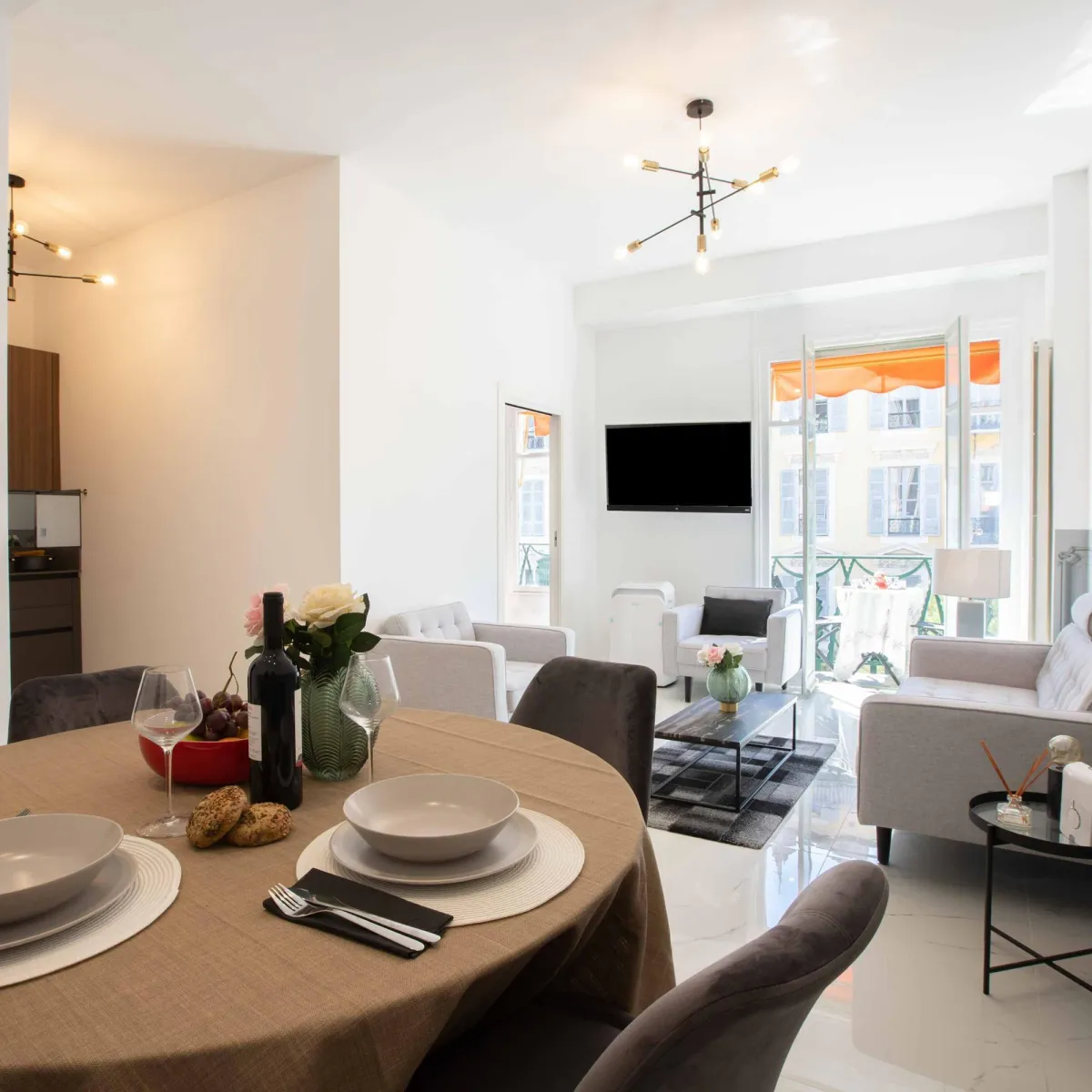 Image of Le Magenta - Happy Rentals