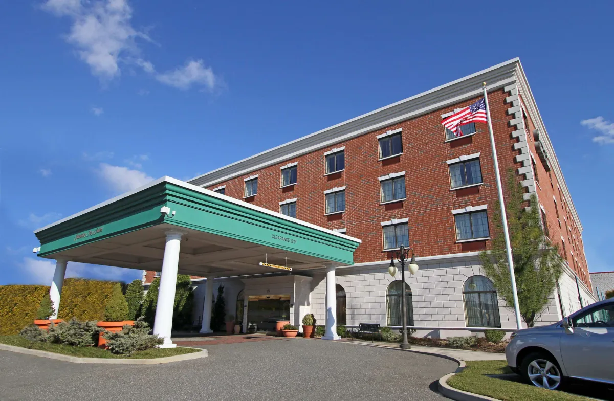 Image of Hampton Inn & Suites Rockville Centre