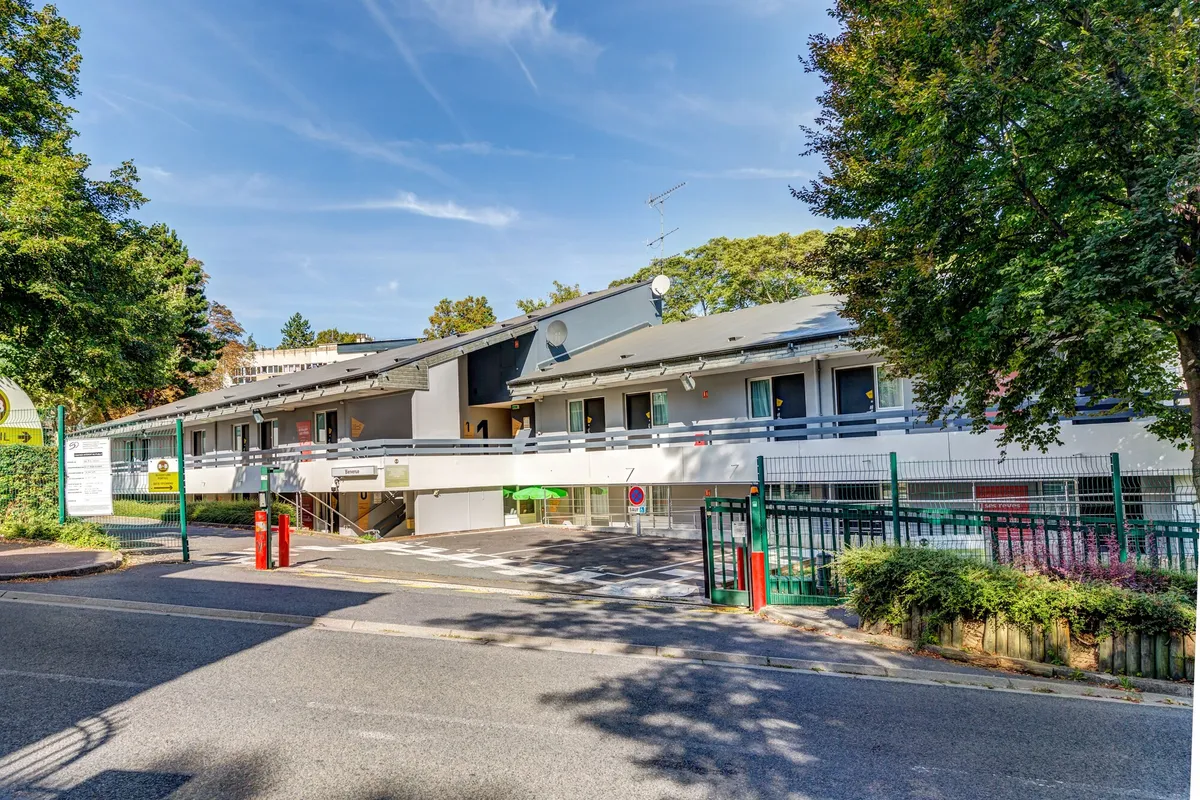 Image of B&B HOTEL Louveciennes