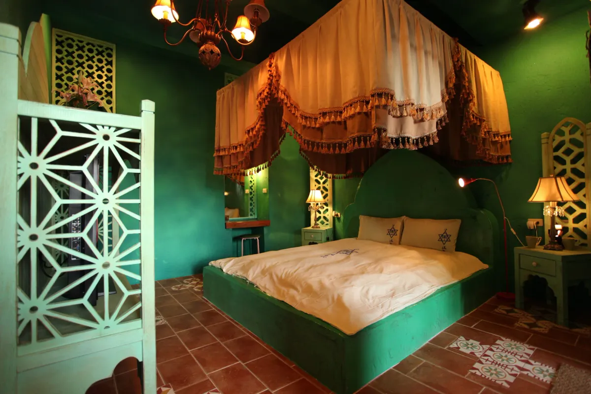 Image of A Fei Surf Inn III