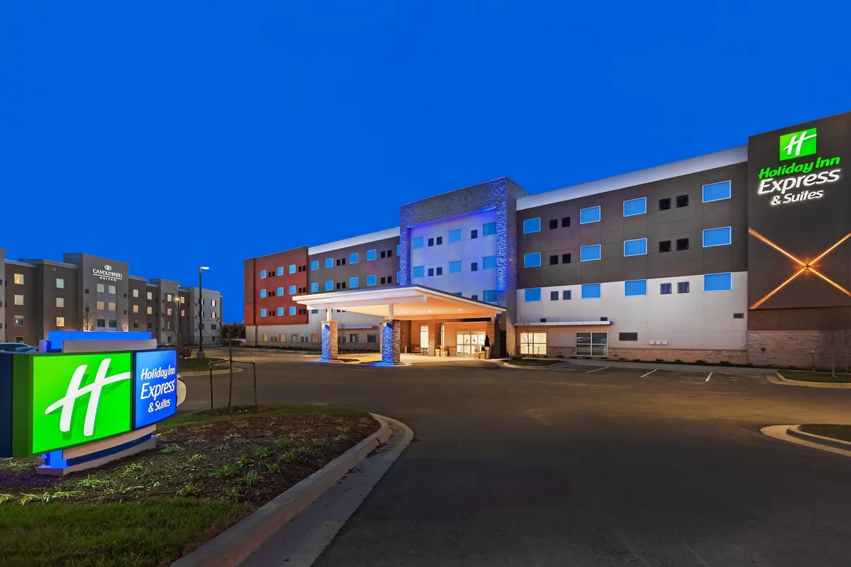Image of Holiday Inn Express & Suites - Lenexa - Overland Park Area by IHG