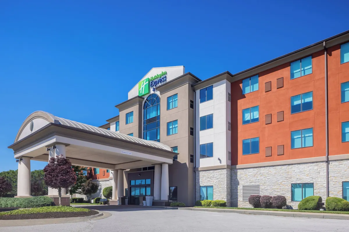 Image of Holiday Inn Express & Suites Kansas City Airport by IHG