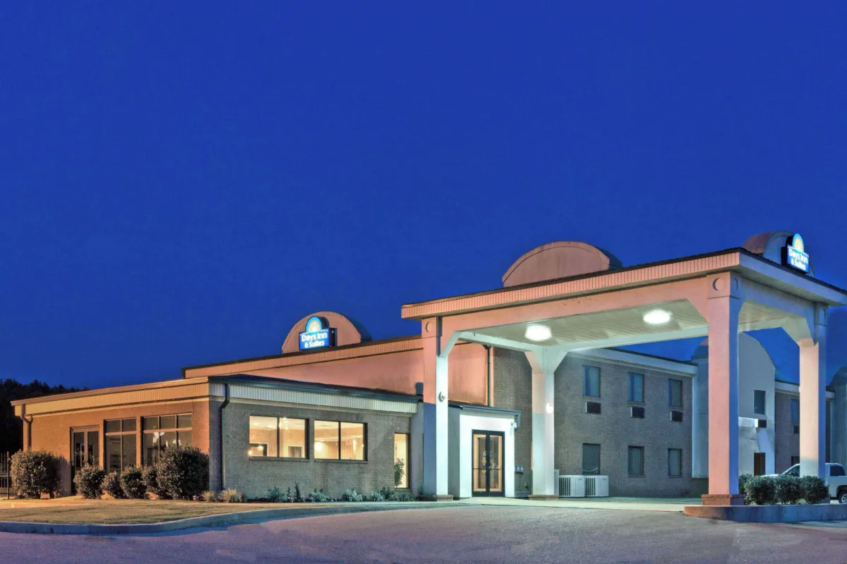 Image of Days Inn & Suites by Wyndham Wynne
