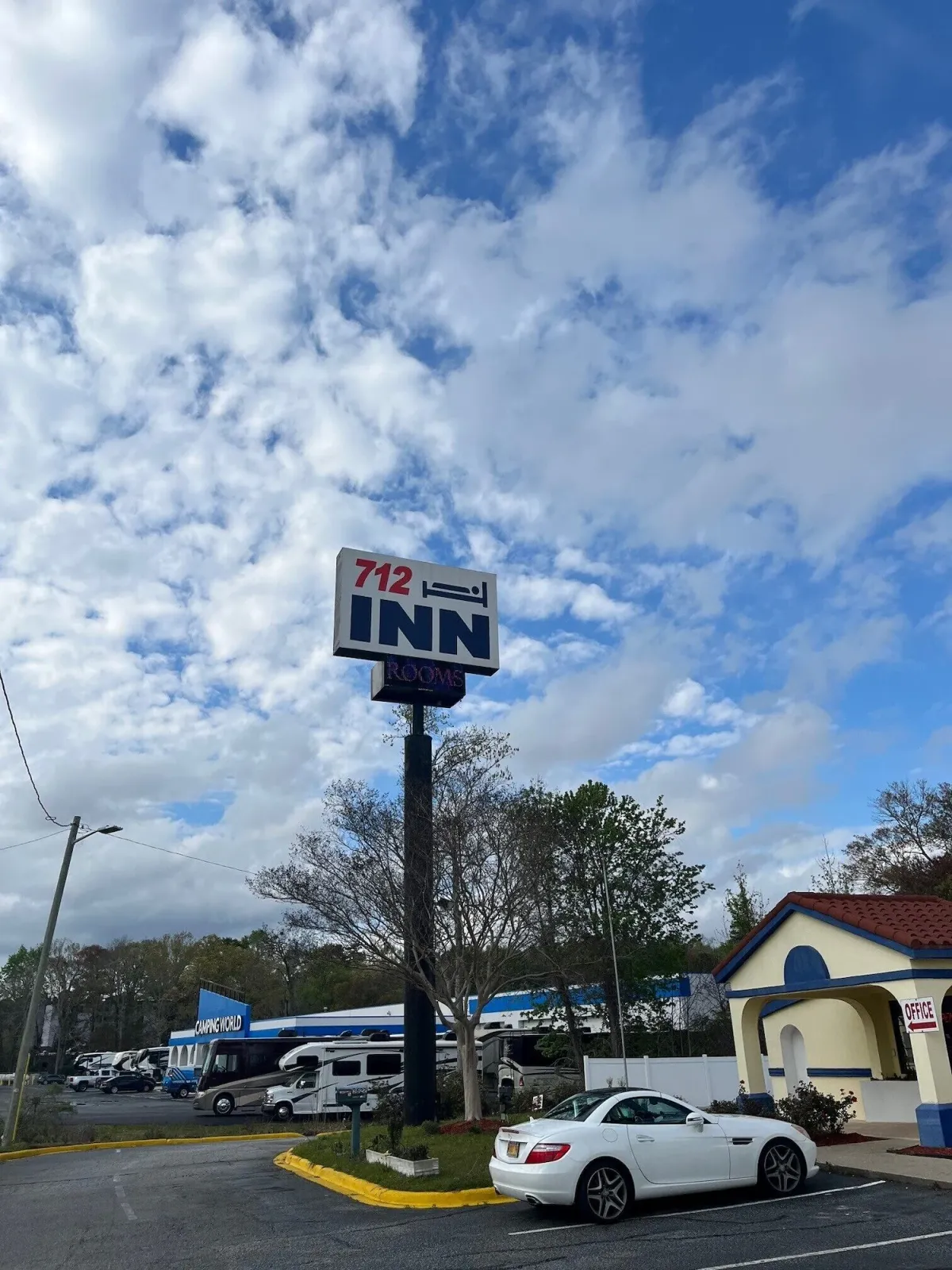 Image of 712 INN