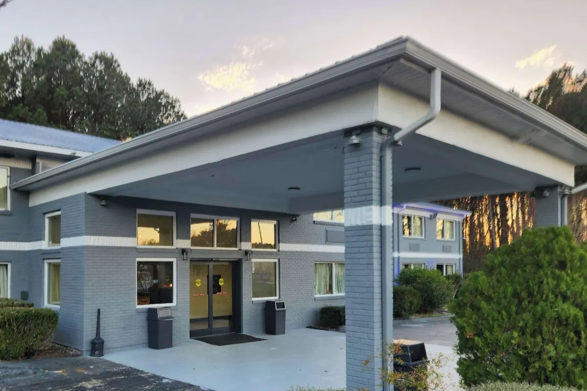 Image of Econo Lodge Inn & Suites