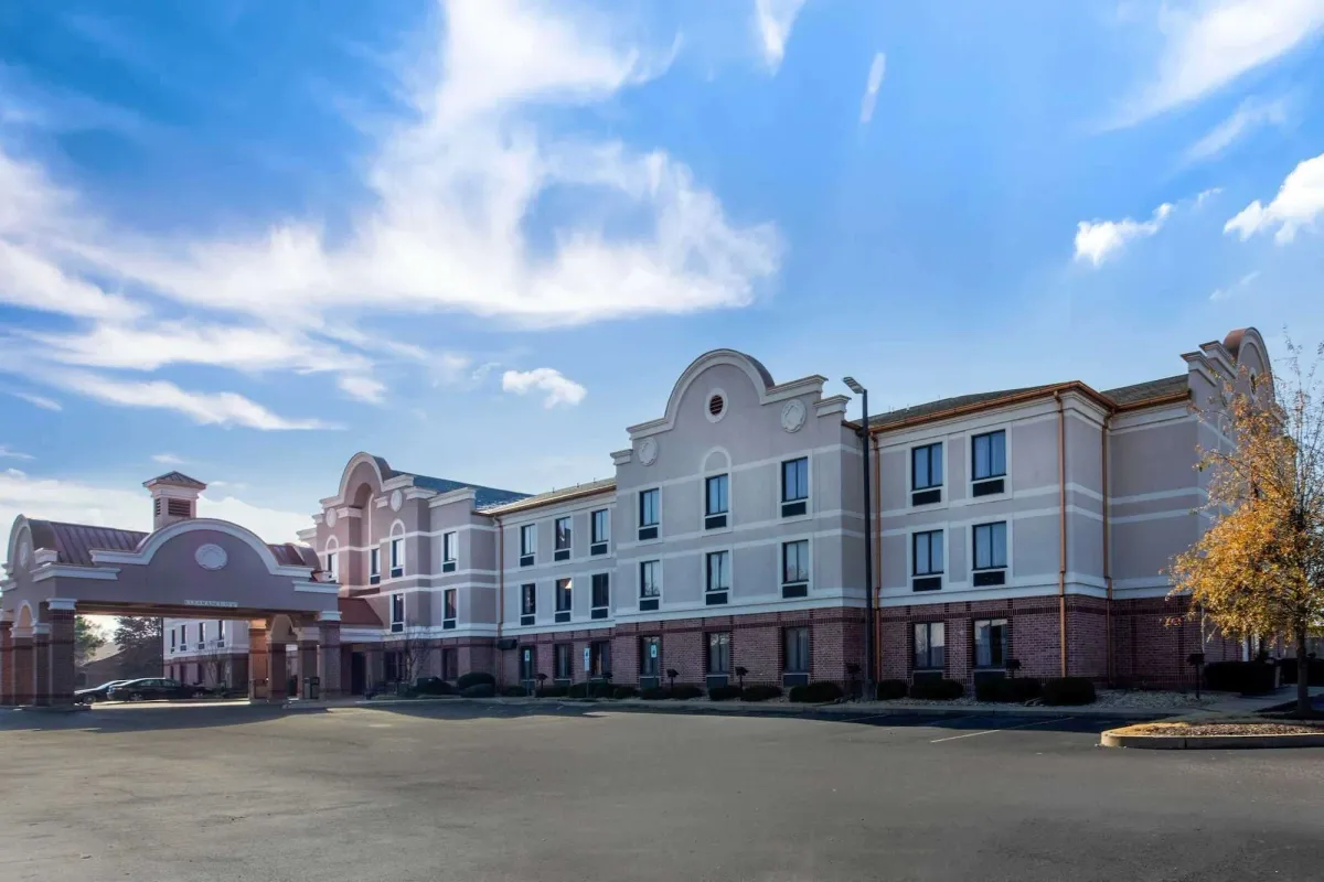 Image of Comfort Inn & Suites Airport-American Way